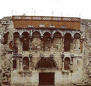 Die Porta Aurea, das Nordtor des Diokletian-Palastes in Split. (Foto: Wolfgang Kuhoff)