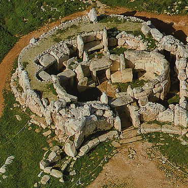 Weitere Untersuchungen zur neolithischen Sternkarte von Tal-Qadi auf Malta